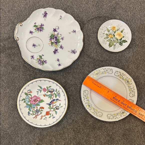 Lot of Vgt plates. Great starter for a plate wall. - Picture 2 of 8